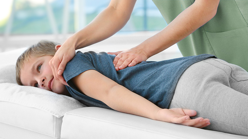 pediatric-chiropractic-adjustment
